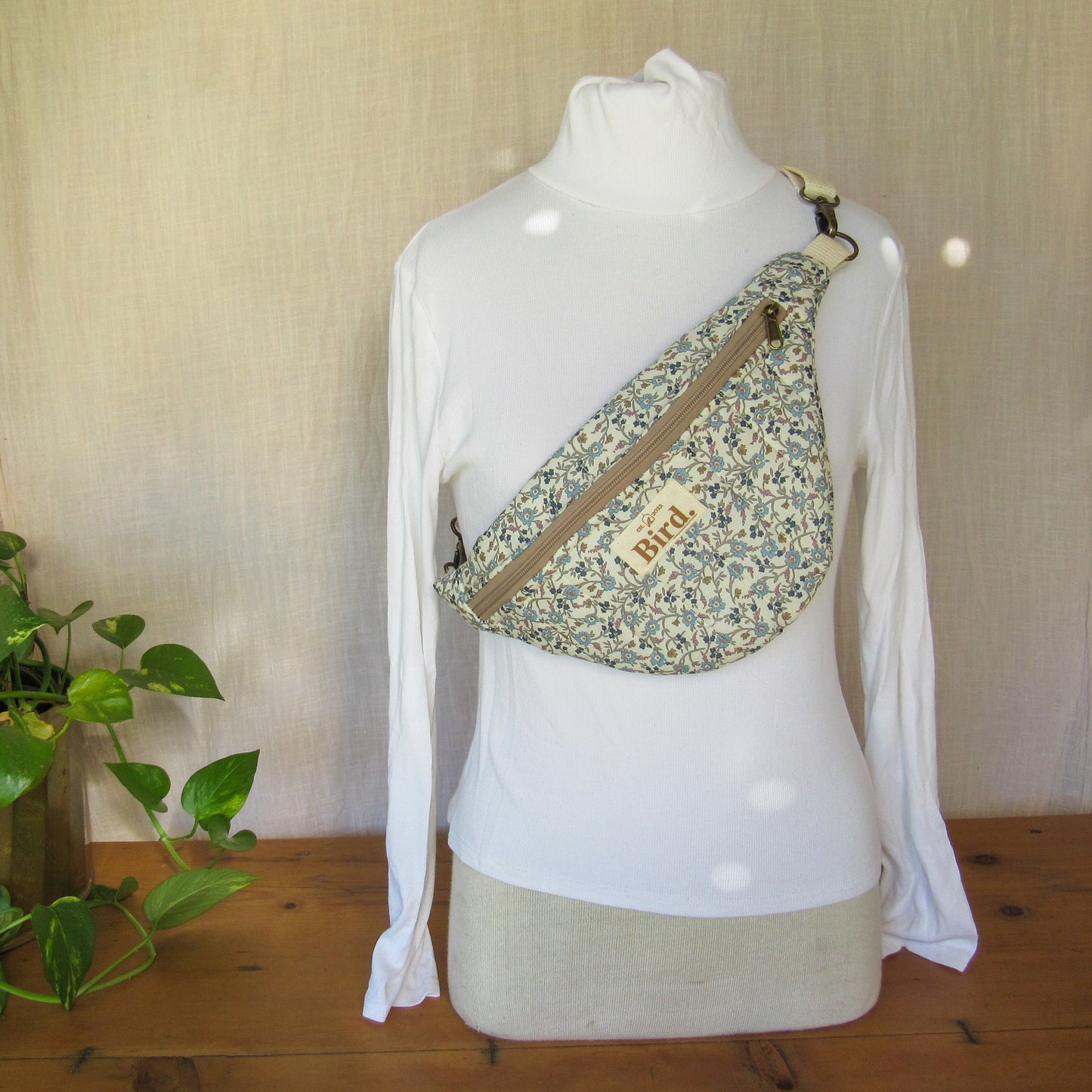 Jasmine moonbag