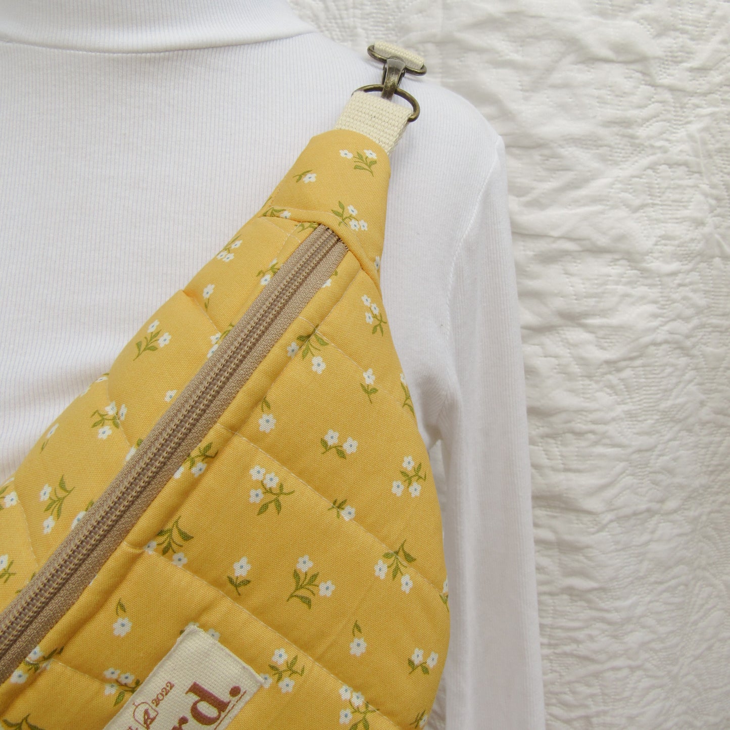 Buttercup moonbag